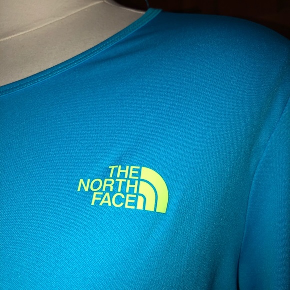 The North Face Pullover - Picture 2 of 6